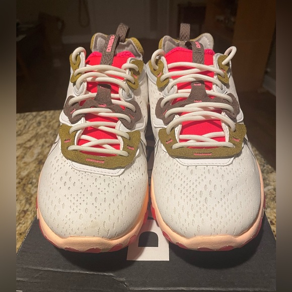 Women’s Nike React Vision Siren Red Workout Sneakers - Picture 2 of 12